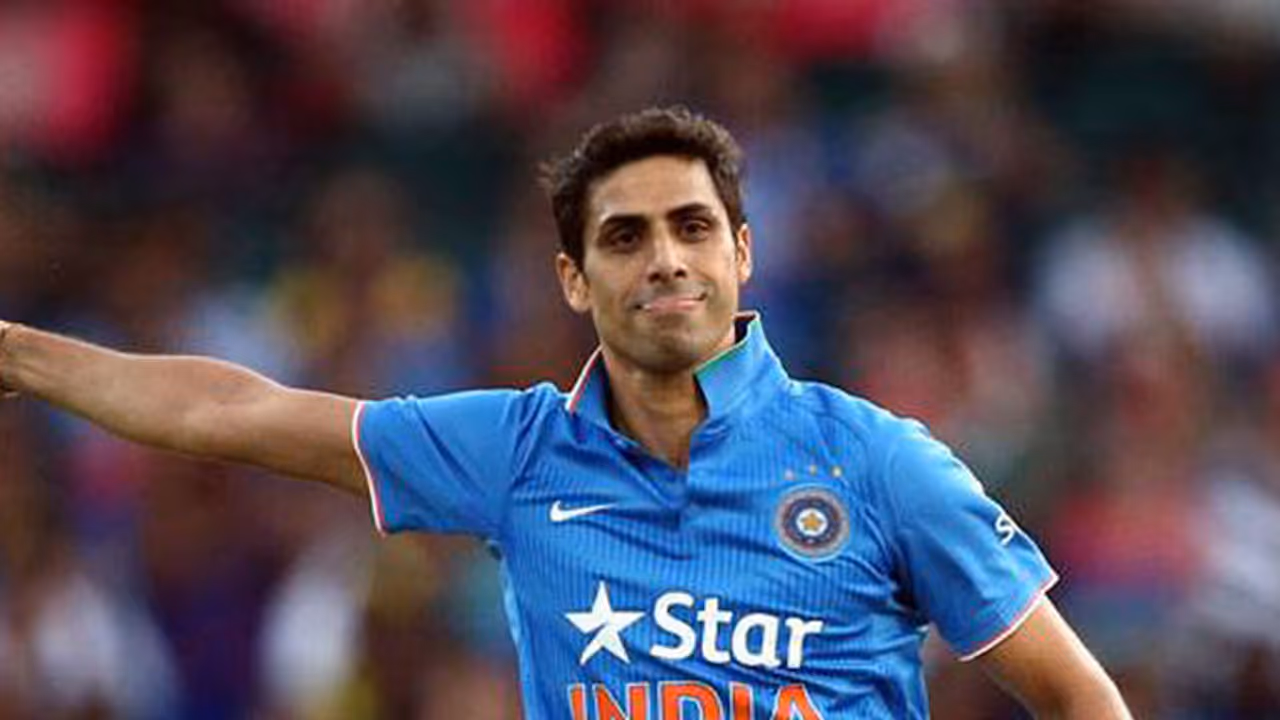 ಆರ್'ಸಿಬಿ ಸೇರಲು ಮುಂದಾದ ಆಶೀಶ್ ನೆಹ್ರಾ...? ಆರ್'ಸಿಬಿ ಸೇರಲು ಮುಂದಾದ ಆಶೀಶ್ ನೆಹ್ರಾ...?