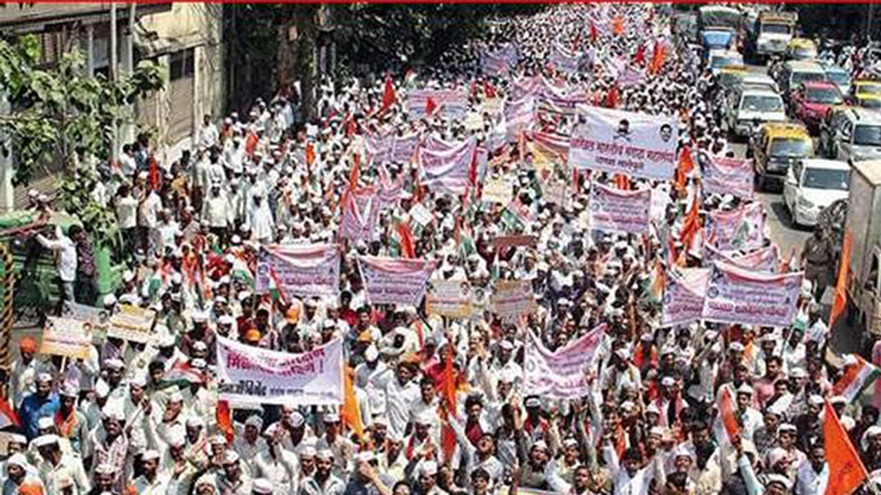 ಮೀಸಲಾತಿ ಬೇಡಿಕೆಗೆ ಮರಾಠಿಗರ ಬೃಹತ್ ಪ್ರತಿಭಟನೆ ಮೀಸಲಾತಿ ಬೇಡಿಕೆಗೆ ಮರಾಠಿಗರ ಬೃಹತ್ ಪ್ರತಿಭಟನೆ