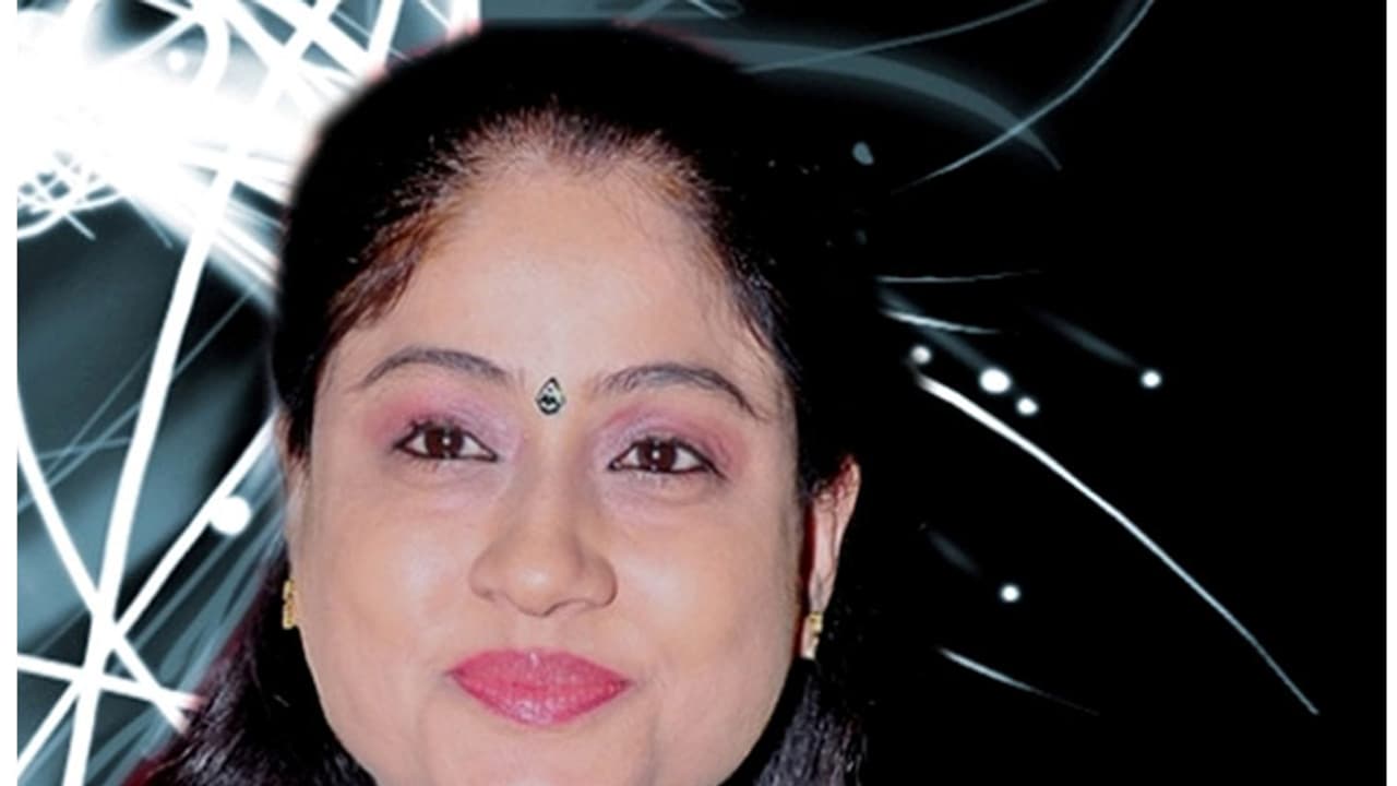 ఆ కుక్కకున్న విలువ కూడ ప్రజలకు లేదా: కేసీఆర్ పై విజయశాంతి ఫైర్ ఆ కుక్కకున్న విలువ కూడ ప్రజలకు లేదా: కేసీఆర్ పై విజయశాంతి ఫైర్