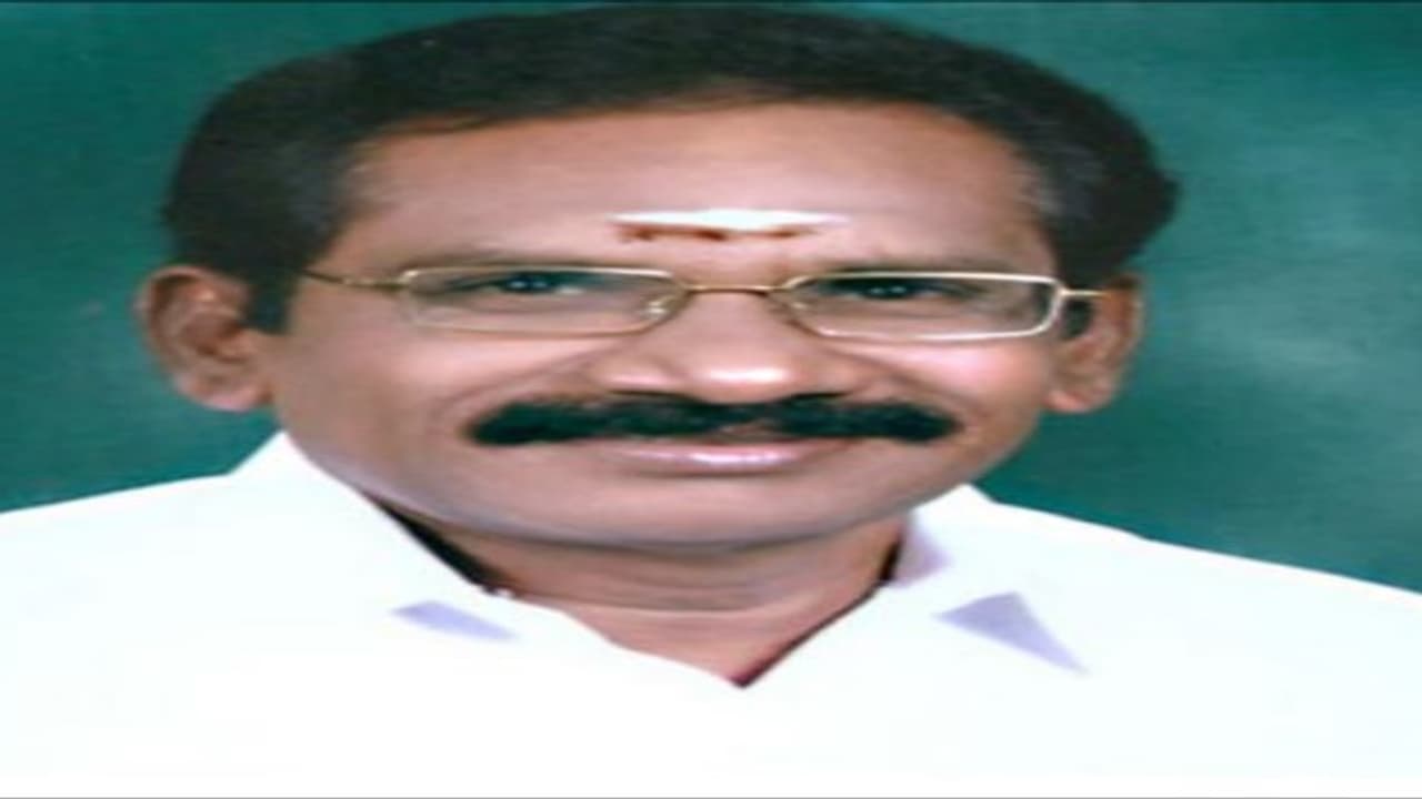 இரட்டை இலை சின்னத்தை முடக்க நினைப்பவர்கள், விரைவில் முடங்கி போவார்கள் – சாபம் விட்ட செல்லூர் ராஜூ…