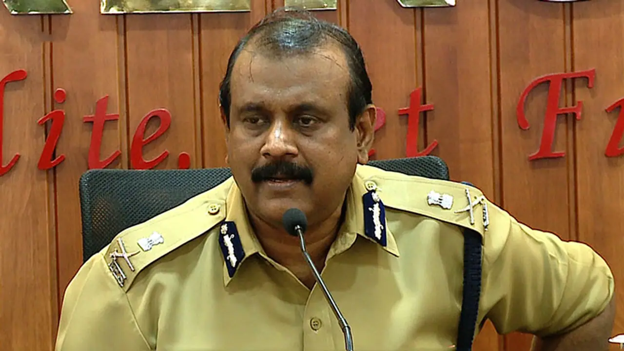 സെന്കുമാര്, ആര്ക്കു വേണ്ടിയാണ് താങ്കളിങ്ങനെ ഉല്ക്കണ്ഠപ്പെടുന്നത്? സെന്കുമാര്, ആര്ക്കു വേണ്ടിയാണ് താങ്കളിങ്ങനെ ഉല്ക്കണ്ഠപ്പെടുന്നത്?