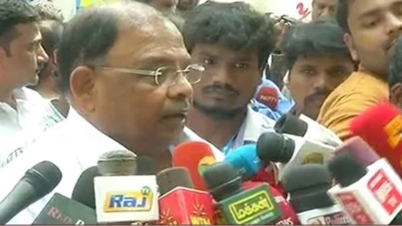 ''தம்பிதுரை மூலமாக பிரதமர் மோடி சசிகலாவிடம் ஆதரவு கேட்டது உண்மை'' ரகசியத்தை உடைக்கும் வெற்றிவேல்... ''தம்பிதுரை மூலமாக பிரதமர் மோடி சசிகலாவிடம் ஆதரவு கேட்டது உண்மை'' ரகசியத்தை உடைக்கும் வெற்றிவேல்...