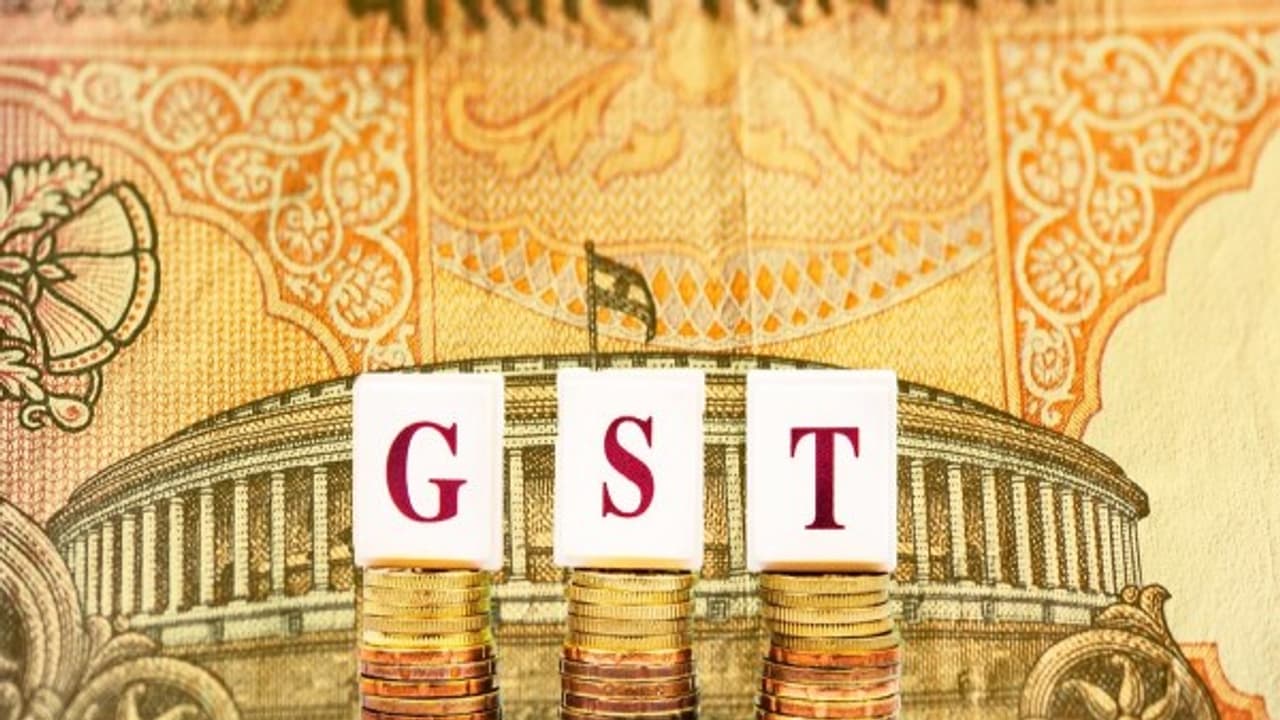 அத்தியாவசிய பொருட்களின் மீதான ஜிஎஸ்டி வரி குறைய வாய்ப்பு..! அத்தியாவசிய பொருட்களின் மீதான ஜிஎஸ்டி வரி குறைய வாய்ப்பு..!