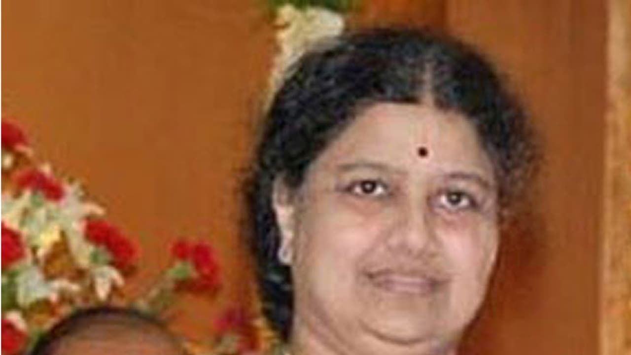 I T officers find secret letter on Gutka scam in Sasikala's room in Poes Garden I T officers find secret letter on Gutka scam in Sasikala's room in Poes Garden