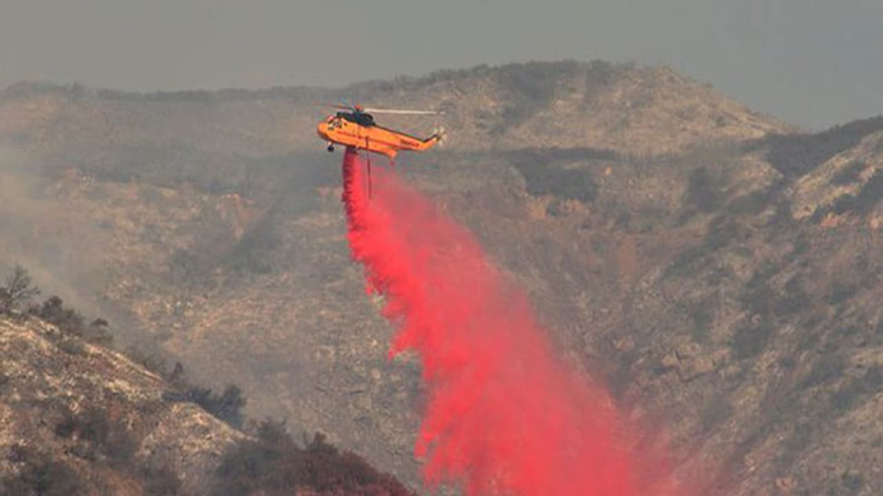 കാലിഫോര്ണിയയെ ഭീതിയിലാഴ്ത്തി 'തോമസ്' പടരുന്നു കാലിഫോര്ണിയയെ ഭീതിയിലാഴ്ത്തി 'തോമസ്' പടരുന്നു