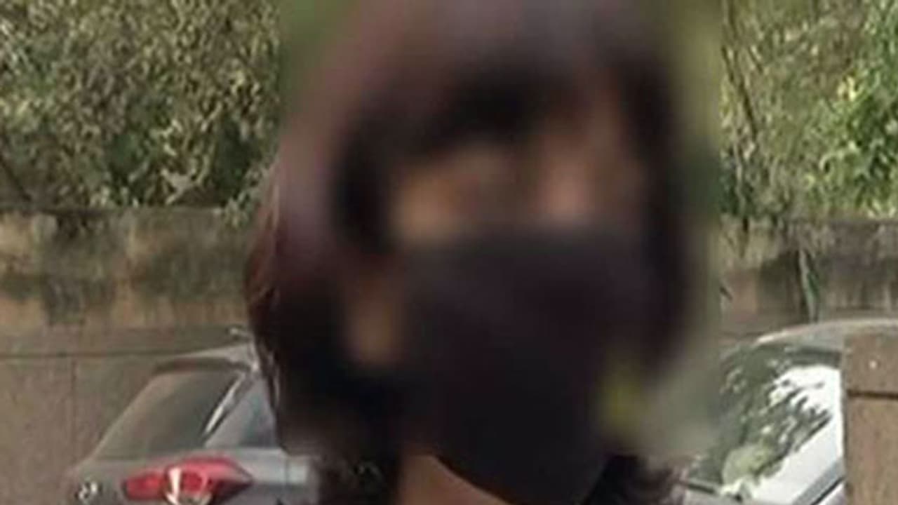 യുവതിയെ ടെറസില്‍ തടഞ്ഞുവച്ച് യുവാവ് സ്വയംഭോഗം ചെയ്തു