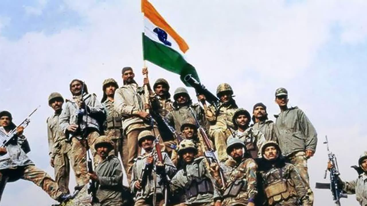 ധീര ജവാന്മാരുടെ ഓര്മയില് 'കാര്ഗില് വിജയ ദിവസ്' ധീര ജവാന്മാരുടെ ഓര്മയില് 'കാര്ഗില് വിജയ ദിവസ്'