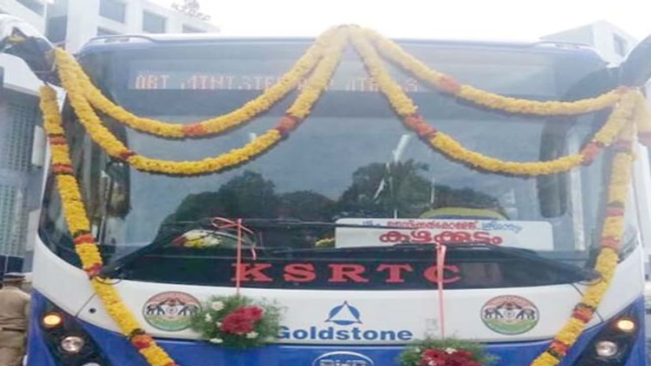 பேட்டரியில் இயங்கும் அரசுப் பேருந்து ….. கர்நாடகா மற்றும் தெலங்கானவைத் தொடர்ந்து அறிமுகப்படுத்தியது கேரள அரசு…. பேட்டரியில் இயங்கும் அரசுப் பேருந்து ….. கர்நாடகா மற்றும் தெலங்கானவைத் தொடர்ந்து அறிமுகப்படுத்தியது கேரள அரசு….