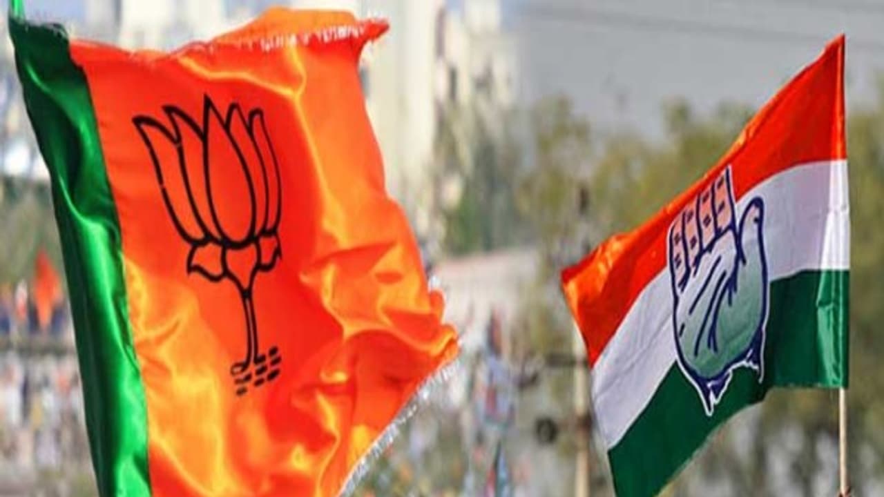 விஜயநகரில் பா.ஜ.க காங்கிரஸ் கட்சித் தொண்டர்கள் மோதல் காவல்துறை விரைந்து நடவடிக்கை விஜயநகரில் பா.ஜ.க காங்கிரஸ் கட்சித் தொண்டர்கள் மோதல் காவல்துறை விரைந்து நடவடிக்கை