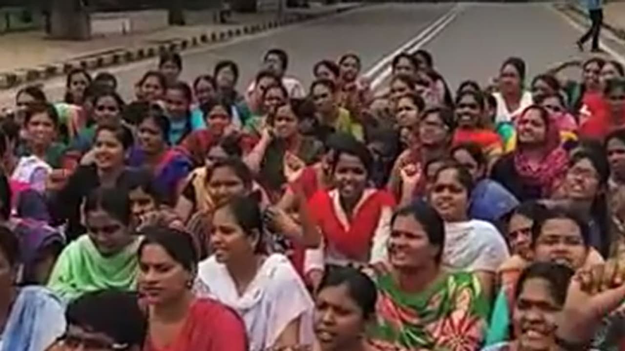 ಶಿಕ್ಷಕರ ವರ್ಗಾವಣೆ ನೀತಿ ಪ್ರಕಟ; ನೂತನ ನೀತಿಯಲ್ಲಿ ವರ್ಗಾವಣೆ ಪ್ರಮಾಣ ಶೇ.15ಕ್ಕೆ ಏರಿಕೆ ಶಿಕ್ಷಕರ ವರ್ಗಾವಣೆ ನೀತಿ ಪ್ರಕಟ; ನೂತನ ನೀತಿಯಲ್ಲಿ ವರ್ಗಾವಣೆ ಪ್ರಮಾಣ ಶೇ.15ಕ್ಕೆ ಏರಿಕೆ