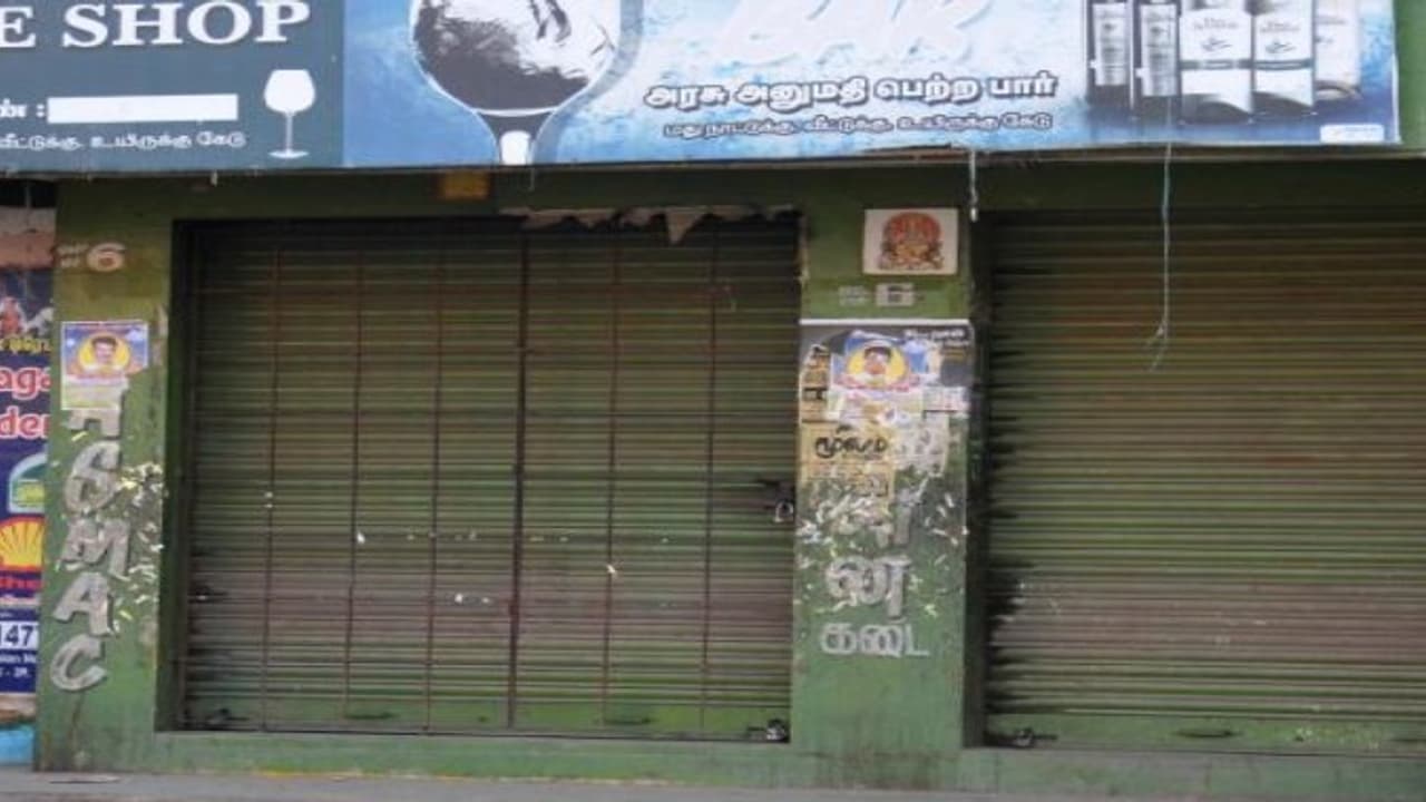 500 டாஸ்மாக் கடைகள் – நாளை முதல் மூடல்...!!! 500 டாஸ்மாக் கடைகள் – நாளை முதல் மூடல்...!!!