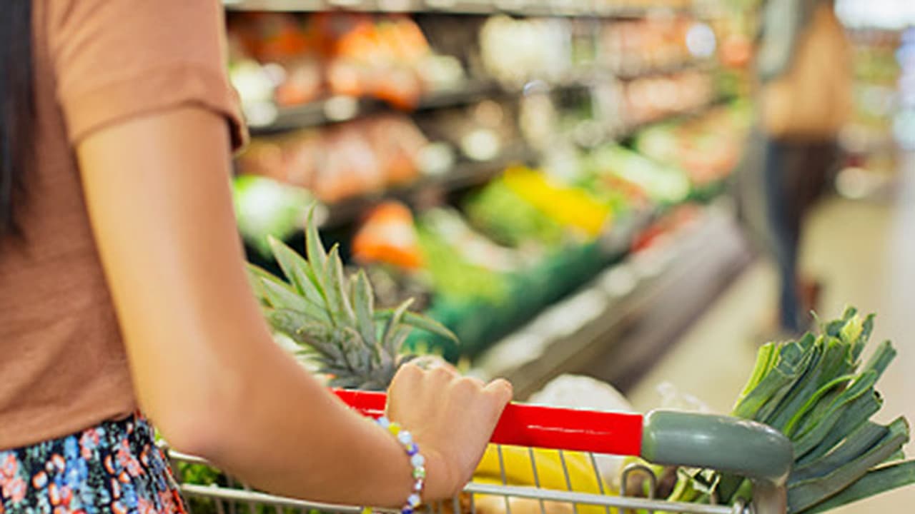 సినిమాలు, షికార్లకంటే..ఆరోగ్యం, నిత్యావసరాలకే వారి ఎక్కువ ప్రాధాన్యతా...తాజా సర్వే వెల్లడి.. సినిమాలు, షికార్లకంటే..ఆరోగ్యం, నిత్యావసరాలకే వారి ఎక్కువ ప్రాధాన్యతా...తాజా సర్వే వెల్లడి..