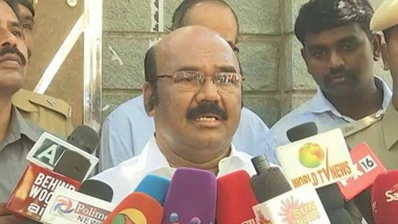 தப்பு பண்ணுறவன் எல்லாம் ஏன் மாட்டுறாய்ங்க தெரியுமா ? அதிரடி கேள்வி கேட்டு அதற்கு பதிலும் சொன்ன அமைச்சர் … தப்பு பண்ணுறவன் எல்லாம் ஏன் மாட்டுறாய்ங்க தெரியுமா ? அதிரடி கேள்வி கேட்டு அதற்கு பதிலும் சொன்ன அமைச்சர் …