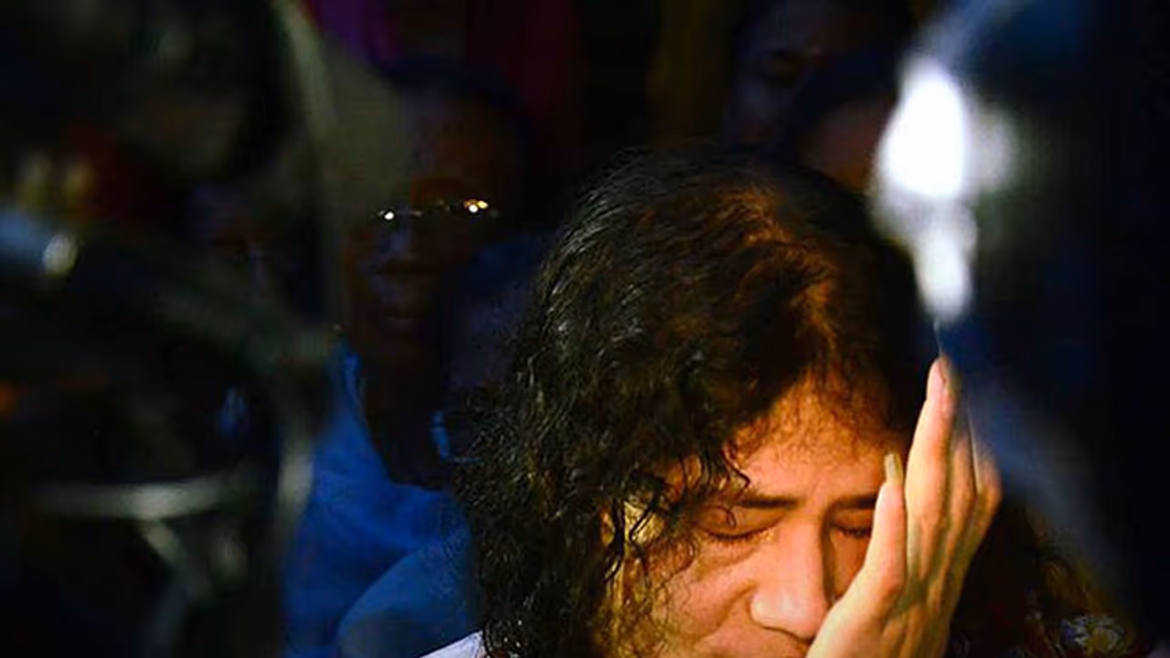 നിരാഹാരം നിര്ത്തിയതോടെ ആര്ക്കും വേണ്ടാതായ ഇറോം ശര്മിള പറയുന്നു; മണിപ്പൂരിന് എന്നെ വേണ്ടെങ്കില്, ഞാന് പോവും നിരാഹാരം നിര്ത്തിയതോടെ ആര്ക്കും വേണ്ടാതായ ഇറോം ശര്മിള പറയുന്നു; മണിപ്പൂരിന് എന്നെ വേണ്ടെങ്കില്, ഞാന് പോവും