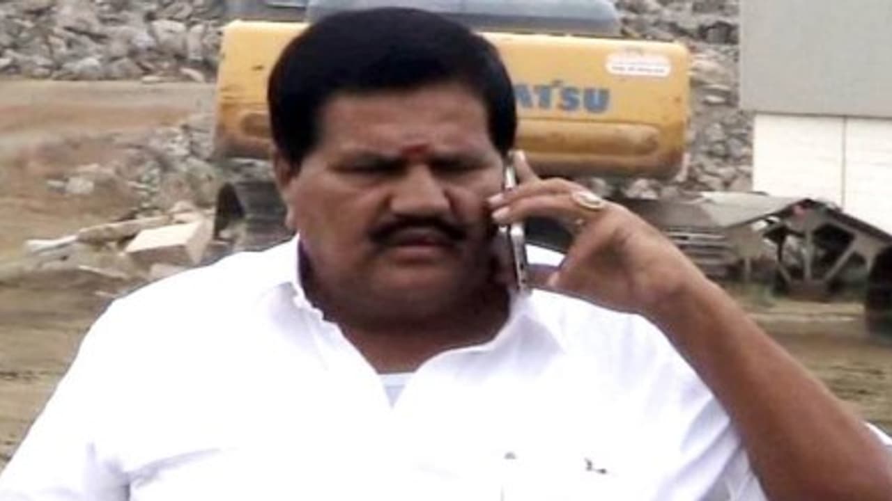 சூலூர் கனகராஜ்... பிஜேபி ஆளா நீங்க ? அதிமுக பிஜேபியுடன் கூட்டணி வைக்கணுமாம்! சூலூர் கனகராஜ்... பிஜேபி ஆளா நீங்க ? அதிமுக பிஜேபியுடன் கூட்டணி வைக்கணுமாம்!