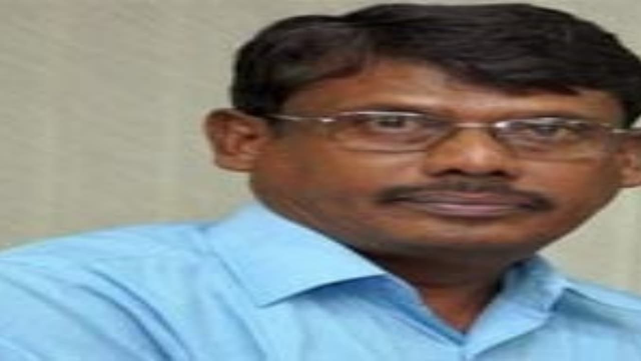 ஈரோடு மாவட்டம் 70 ஆயிரம் ஏக்கருக்கு மேல் வறட்சியால் பாதித்துள்ளது ஆட்சியர் ஈரோடு மாவட்டம் 70 ஆயிரம் ஏக்கருக்கு மேல் வறட்சியால் பாதித்துள்ளது ஆட்சியர்