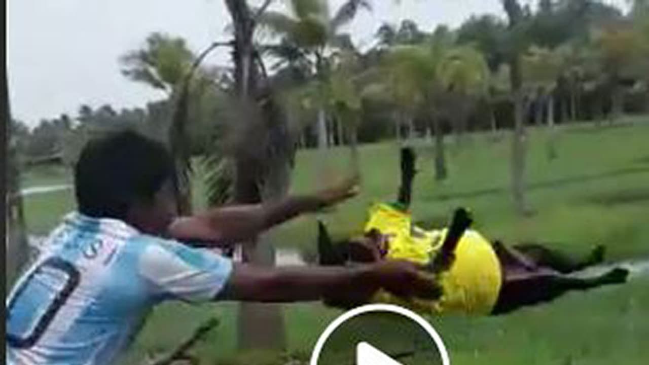 ആരാധനയാവാം സുഹൃത്തേ.., എന്നാലിങ്ങനെ ചെയ്യരുത് ആരാധനയാവാം സുഹൃത്തേ.., എന്നാലിങ്ങനെ ചെയ്യരുത്