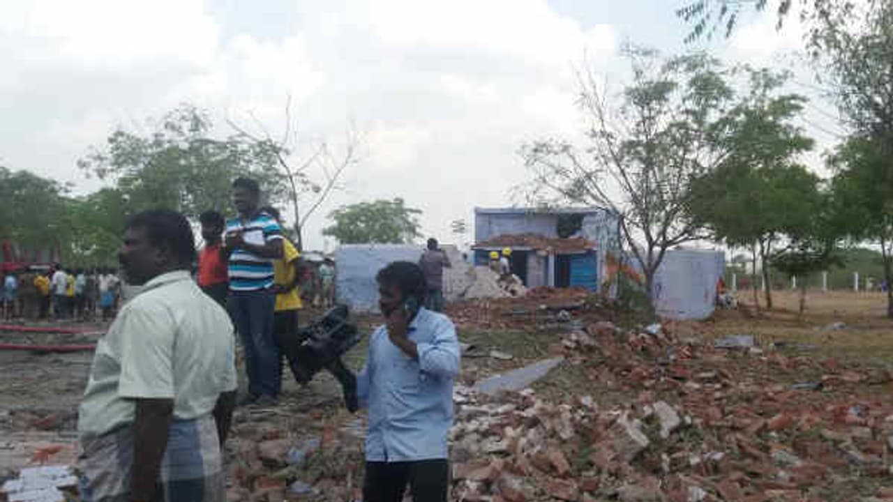 சிவகாசி பட்டாசு ஆலையில் பயங்கர தீ விபத்து; ஒருவர் பலி 3 பேர் கவலைக்கிடம்