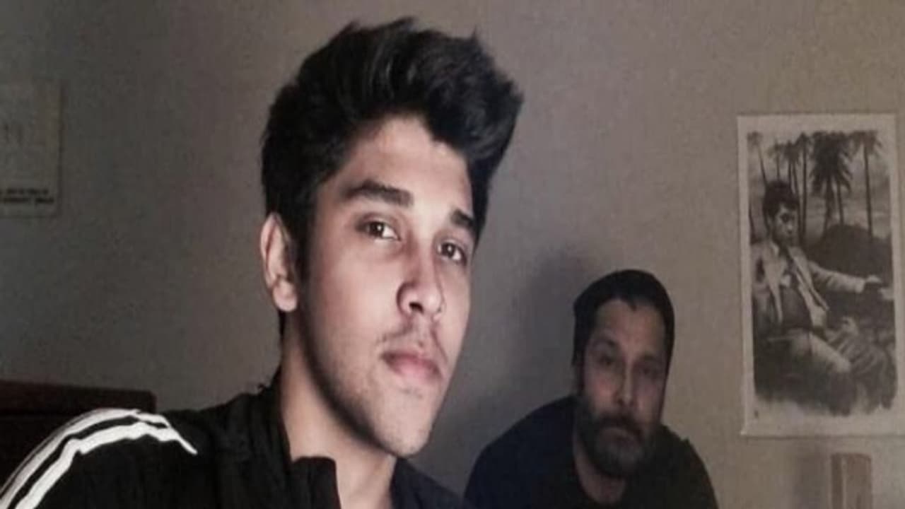 ரீமேக் படத்தில் அறிமுகமாகும் விக்ரம் மகன் துருவ்! ரீமேக் படத்தில் அறிமுகமாகும் விக்ரம் மகன் துருவ்!