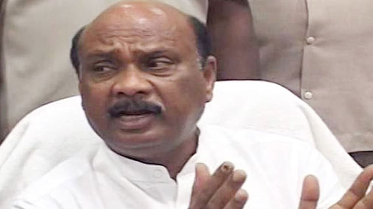 జగన్ అక్రమాలు కనిపించడం లేదా .. ఉండవల్లి మేధావి కాదు, ఊసరవెల్లి : అయ్యన్నపాత్రుడు ఘాటు వ్యాఖ్యలు జగన్ అక్రమాలు కనిపించడం లేదా .. ఉండవల్లి మేధావి కాదు, ఊసరవెల్లి : అయ్యన్నపాత్రుడు ఘాటు వ్యాఖ్యలు