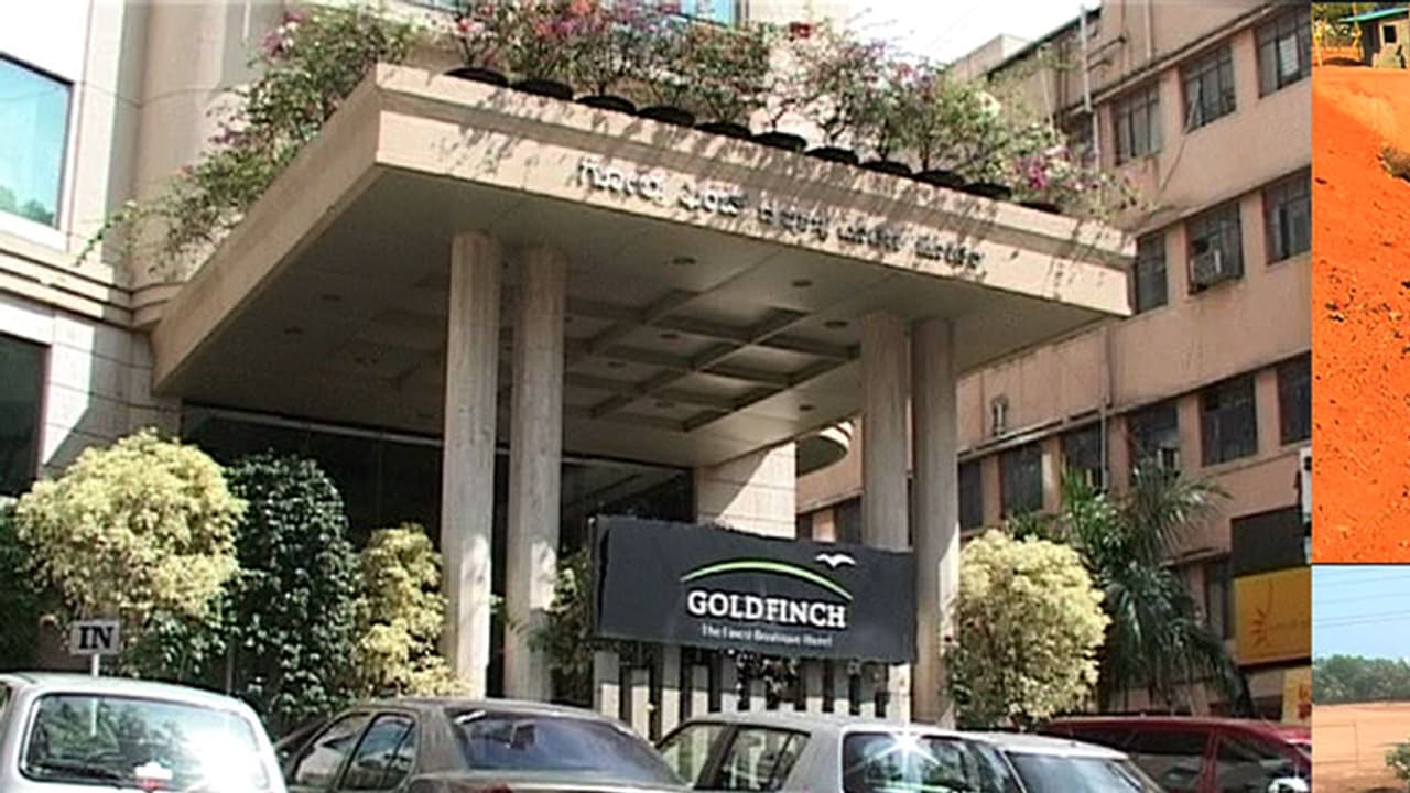 ಪಲ್ಗುಣಿ ನದಿ ತೀರದಲ್ಲಿ ಮದುವೆಗೆ ಸಿದ್ಧತೆ: ಮಣ್ಣು ತುಂಬುವ ನೆಪದಲ್ಲಿ ಉದ್ಯಮಿಯಿಂದ ನದಿ ಒತ್ತುವರಿ ಪಲ್ಗುಣಿ ನದಿ ತೀರದಲ್ಲಿ ಮದುವೆಗೆ ಸಿದ್ಧತೆ: ಮಣ್ಣು ತುಂಬುವ ನೆಪದಲ್ಲಿ ಉದ್ಯಮಿಯಿಂದ ನದಿ ಒತ್ತುವರಿ