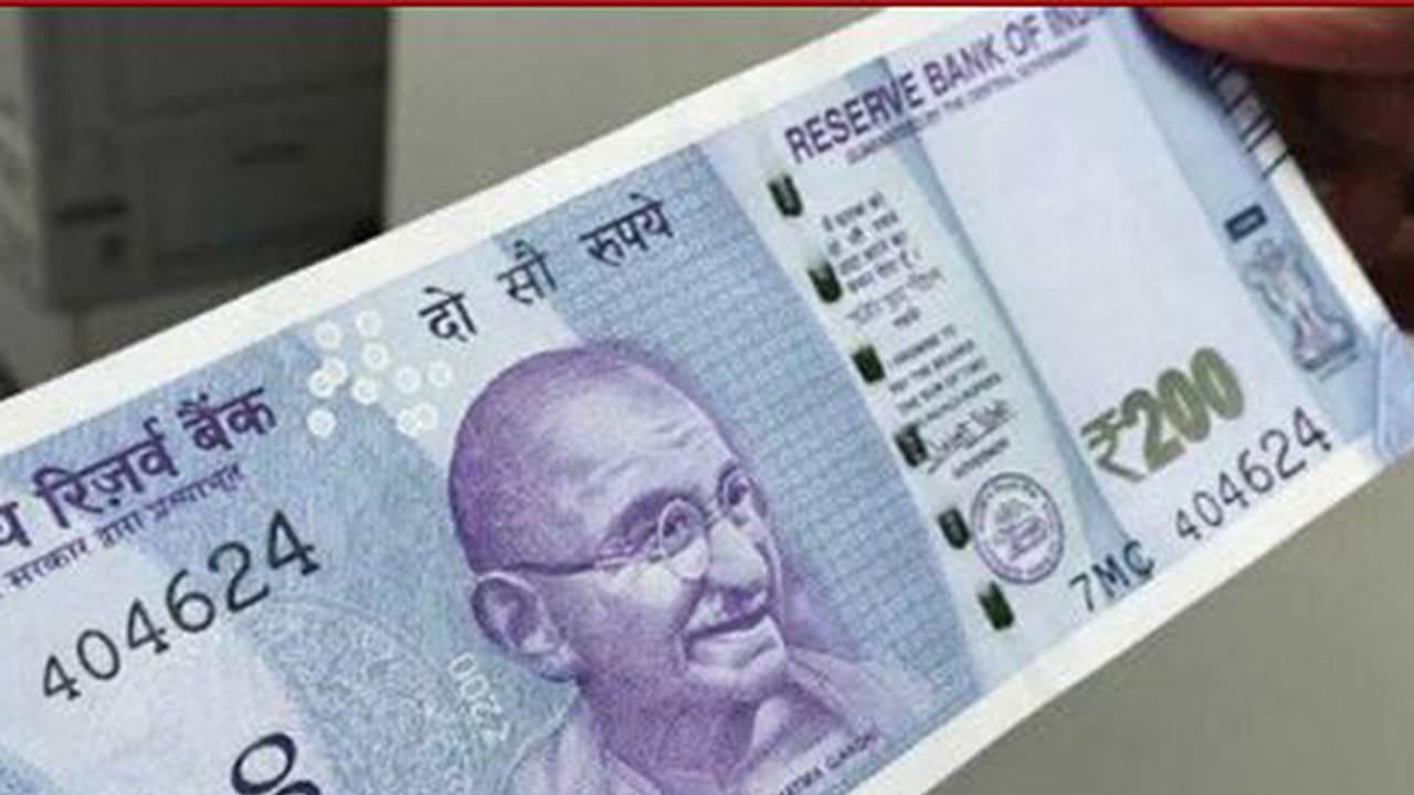 2 ಸಾವಿರ ನೋಟು ಮುದ್ರಣ ಸ್ಥಗಿತ: ಮುಂದಿನ ತಿಂಗಳಿಂದ 200 ರೂ. ನೋಟು ಬಿಡುಗಡೆ 2 ಸಾವಿರ ನೋಟು ಮುದ್ರಣ ಸ್ಥಗಿತ: ಮುಂದಿನ ತಿಂಗಳಿಂದ 200 ರೂ. ನೋಟು ಬಿಡುಗಡೆ