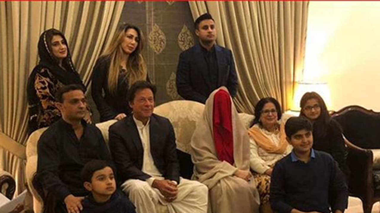 ಆಧ್ಯಾತ್ಮಿಕ ಸಲಹೆಗಾರ್ತಿಯನ್ನು ವರಿಸಿದ 65ರ ಇಮ್ರಾನ್ ಖಾನ್ ಆಧ್ಯಾತ್ಮಿಕ ಸಲಹೆಗಾರ್ತಿಯನ್ನು ವರಿಸಿದ 65ರ ಇಮ್ರಾನ್ ಖಾನ್