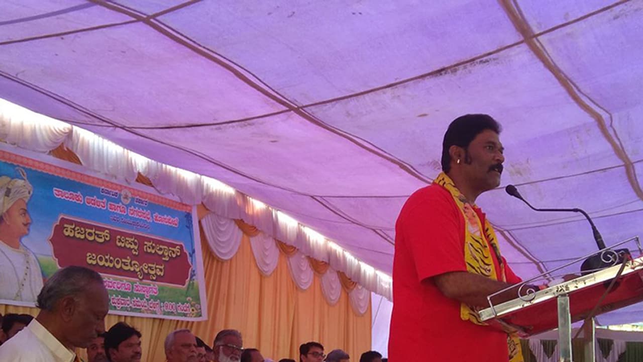 ಟಿಪ್ಪು ಜಯಂತಿಯಲ್ಲಿ ಬಿಜೆಪಿ ಶಾಸಕ ಆನಂದ್ ಸಿಂಗ್ ಭಾಗಿ ಟಿಪ್ಪು ಜಯಂತಿಯಲ್ಲಿ ಬಿಜೆಪಿ ಶಾಸಕ ಆನಂದ್ ಸಿಂಗ್ ಭಾಗಿ