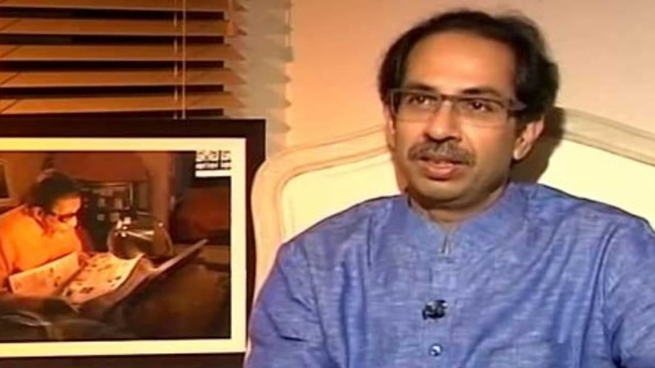 "அப்படியே பாகிஸ்தானை நசுக்கிப் போட வேண்டும்" கொக்கரிக்கும் சிவசேனா "அப்படியே பாகிஸ்தானை நசுக்கிப் போட வேண்டும்" கொக்கரிக்கும் சிவசேனா