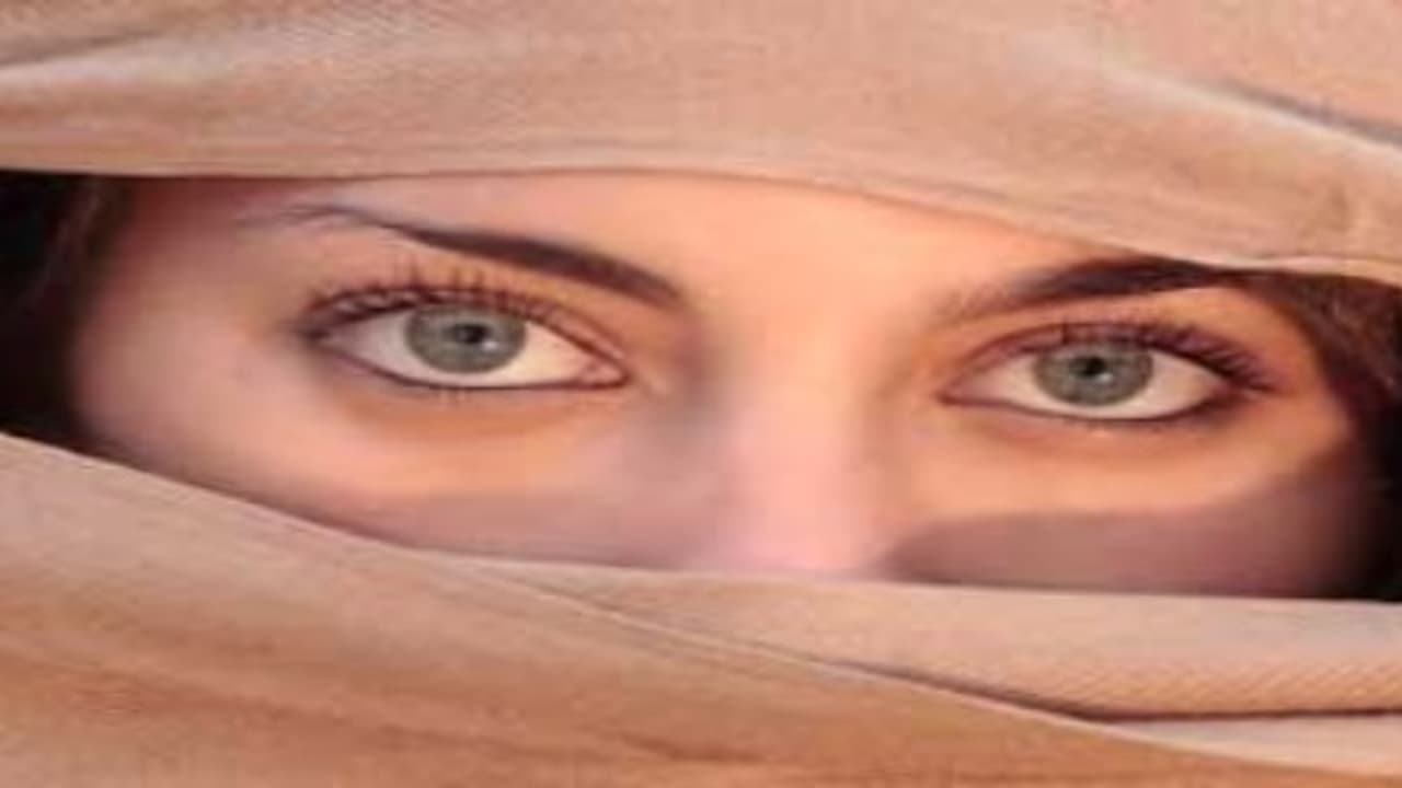 பொலிவிழந்து கண்களுக்கு மீண்டும் வசீகரிக்கும் புத்துணர்வை தர வேண்டுமா? இதை பின்பற்றுங்கள்… பொலிவிழந்து கண்களுக்கு மீண்டும் வசீகரிக்கும் புத்துணர்வை தர வேண்டுமா? இதை பின்பற்றுங்கள்…