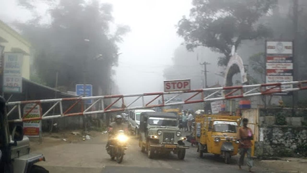 ഉഴപ്പന്മാരെ ചെക്പോസ്റ്റില് നിയോഗിക്കണമെന്ന് സര്ക്കുലര്: പ്രതിഷേധം ശക്തം ഉഴപ്പന്മാരെ ചെക്പോസ്റ്റില് നിയോഗിക്കണമെന്ന് സര്ക്കുലര്: പ്രതിഷേധം ശക്തം