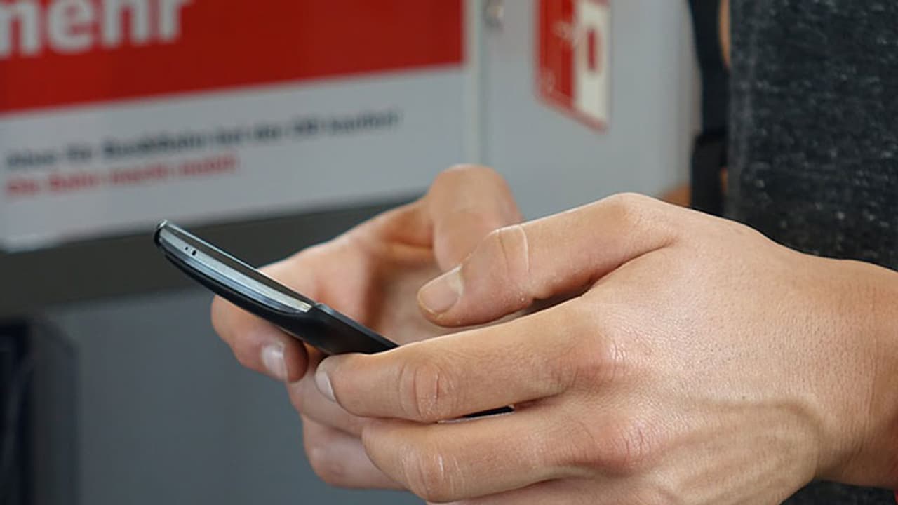 മതത്തെ അപമാനിച്ചയാള്ക്ക് യുഎഇയില് ഏഴ് വര്ഷം തടവും അഞ്ച് ലക്ഷം ദിര്ഹം പിഴയും മതത്തെ അപമാനിച്ചയാള്ക്ക് യുഎഇയില് ഏഴ് വര്ഷം തടവും അഞ്ച് ലക്ഷം ദിര്ഹം പിഴയും