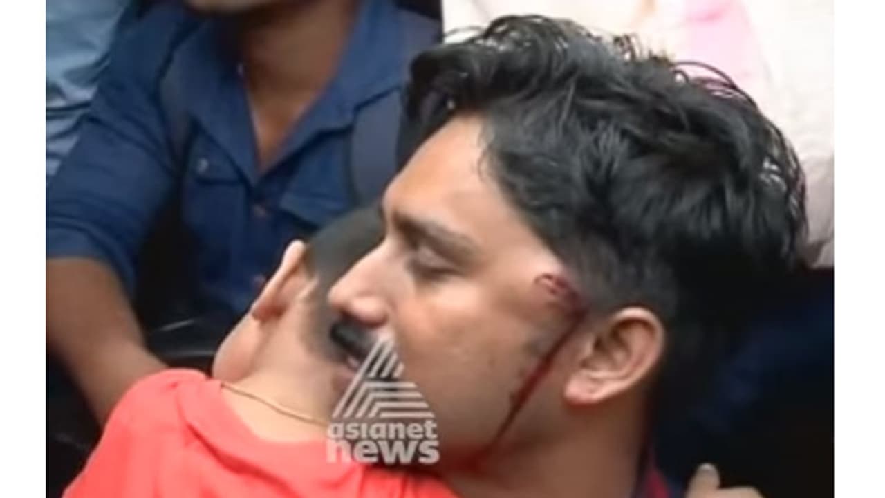 Kerala Cop booked for hitting motorist with wireless set Kerala Cop booked for hitting motorist with wireless set