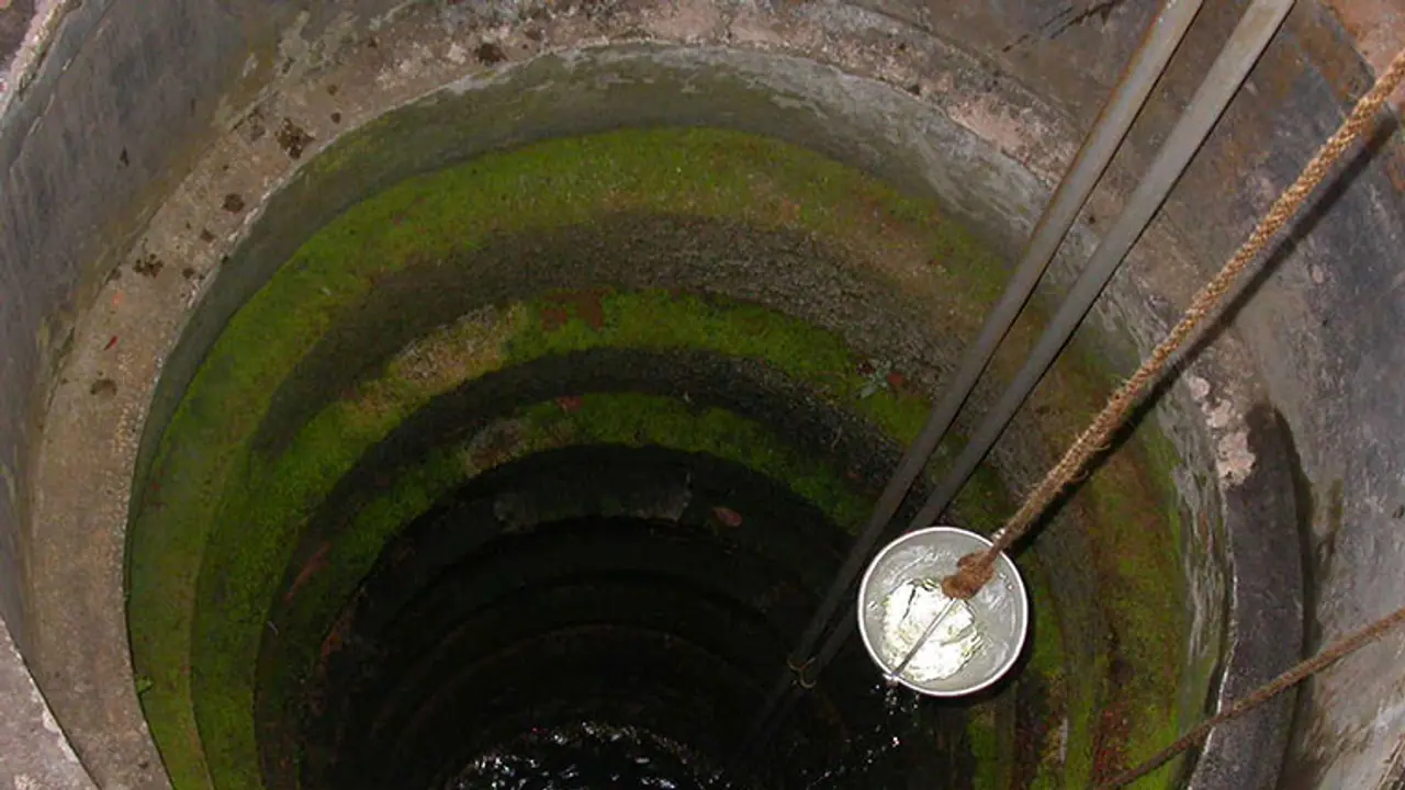 വീട്ടിലെ കിണര് നിറഞ്ഞ് കവിഞ്ഞ് വെള്ളം പുറത്തേക്ക്; സംഭവത്തിന് പിന്നില് വീട്ടിലെ കിണര് നിറഞ്ഞ് കവിഞ്ഞ് വെള്ളം പുറത്തേക്ക്; സംഭവത്തിന് പിന്നില്