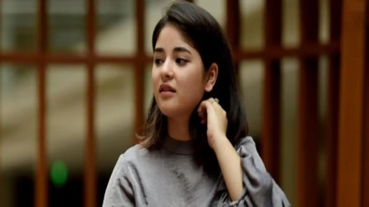 फिल्मों से विदाई के बाद भी चर्चा में रहने का मौका चूकना नहीं चाहतीं जायरा वसीम