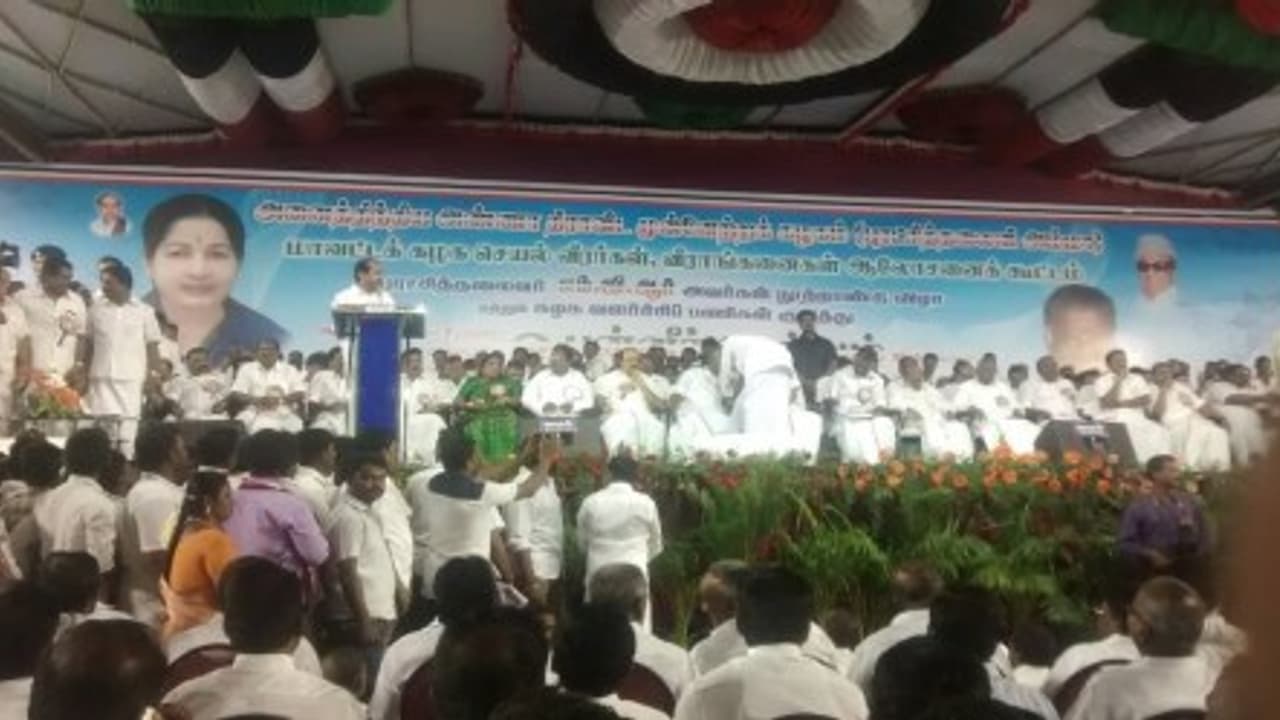 தமிழகத்தில் ஆட்சியை கலைக்க மாட்டோம்… ஆனால் கலைக்கும் சூழ்நிலையை இபிஎஸ் அணியினரே உருவாக்கிவிடுவார்கள்…அதிரடி ஓபிஎஸ்… தமிழகத்தில் ஆட்சியை கலைக்க மாட்டோம்… ஆனால் கலைக்கும் சூழ்நிலையை இபிஎஸ் அணியினரே உருவாக்கிவிடுவார்கள்…அதிரடி ஓபிஎஸ்…