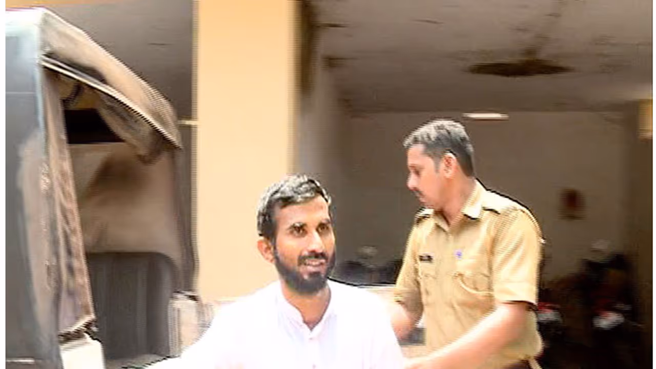 വിദ്യാര്ത്ഥിയെ പ്രകൃതി വിരുദ്ധ പീഡനത്തിനിരയാക്കിയ മദ്രസ അധ്യാപകന് പിടിയില് വിദ്യാര്ത്ഥിയെ പ്രകൃതി വിരുദ്ധ പീഡനത്തിനിരയാക്കിയ മദ്രസ അധ്യാപകന് പിടിയില്