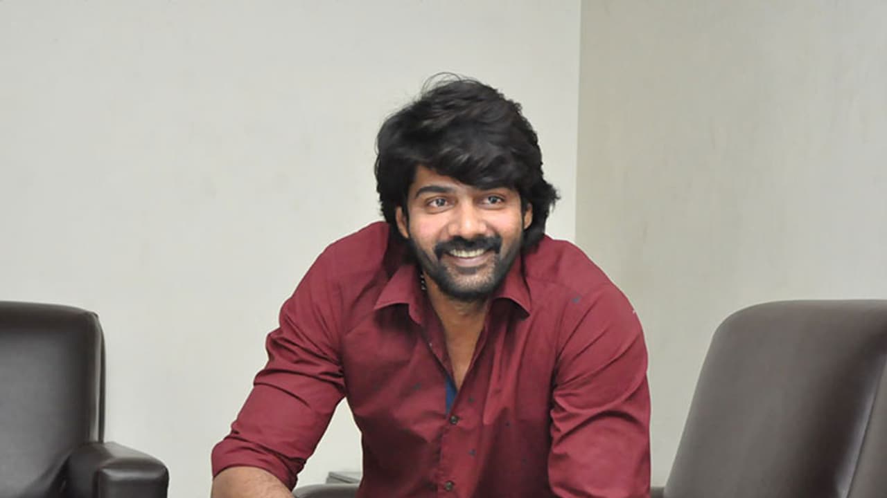 అరవింద సమేతతో మొదలు.. ఏంటీ దూకుడు! అరవింద సమేతతో మొదలు.. ఏంటీ దూకుడు!