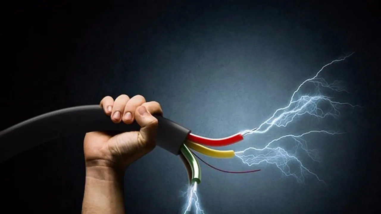 స్కూలు గేటుమీద విద్యుత్ తీగ.. విద్యార్థి మృతి, 8మందికి గాయాలు.. స్కూలు గేటుమీద విద్యుత్ తీగ.. విద్యార్థి మృతి, 8మందికి గాయాలు..