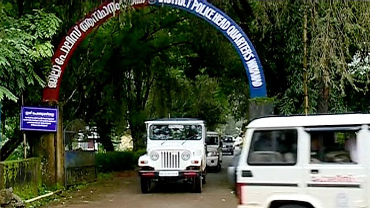 മാവോയിസ്റ്റുകള് വെടിവെച്ചെന്ന് സ്ഥിരീകരിച്ച് പൊലീസ് മാവോയിസ്റ്റുകള് വെടിവെച്ചെന്ന് സ്ഥിരീകരിച്ച് പൊലീസ്