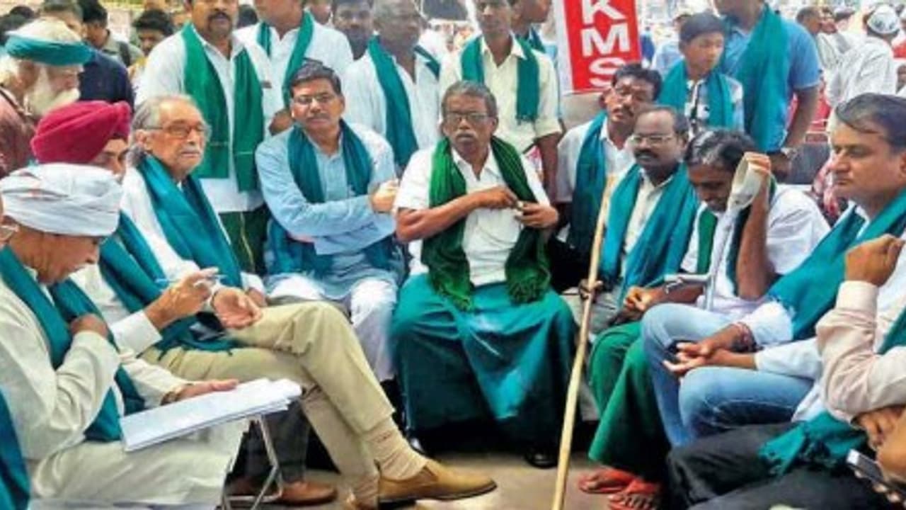 ஆல் இந்தியா லீடரானார் அய்யாகண்ணு!! – டெல்லியில் கலக்கும் தமிழக விவசாயி.... ஆல் இந்தியா லீடரானார் அய்யாகண்ணு!! – டெல்லியில் கலக்கும் தமிழக விவசாயி....