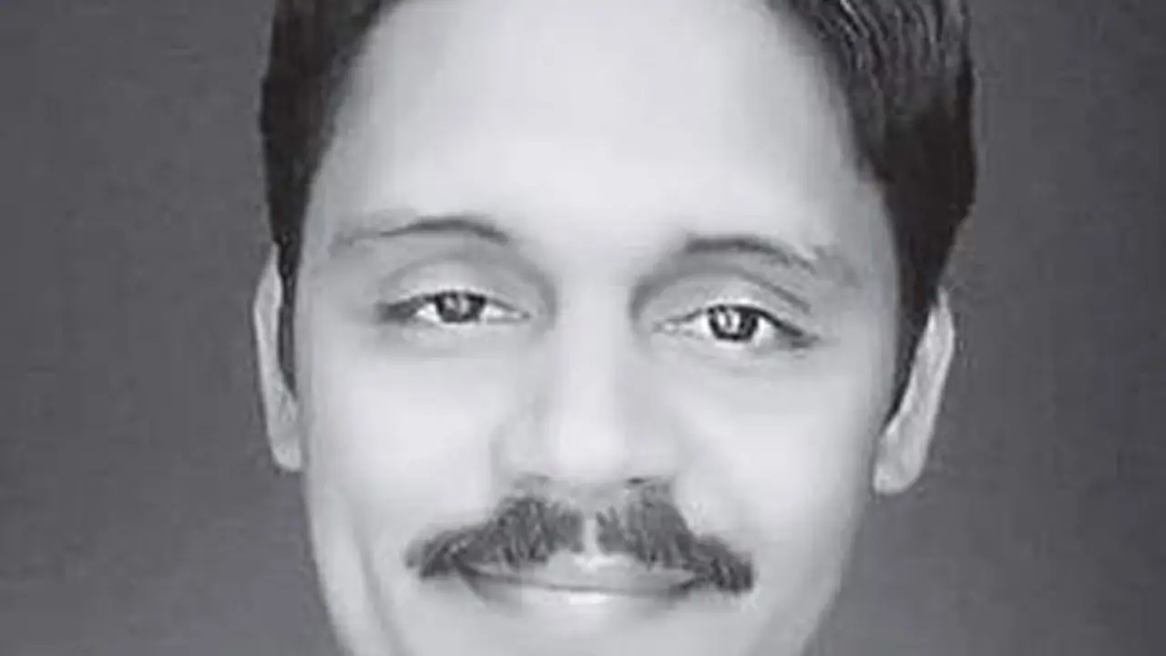 10 months after Faisal's murder, his father embraces Islam 10 months after Faisal's murder, his father embraces Islam