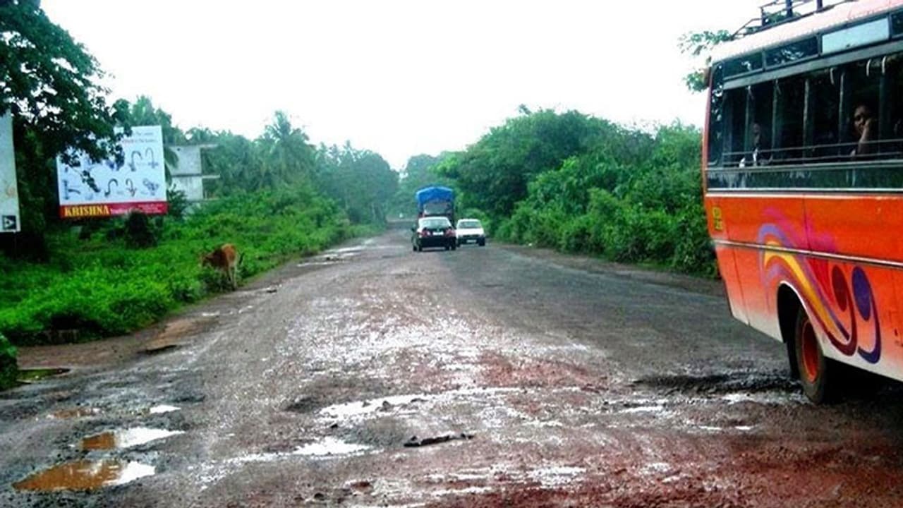 Frustrated Mudlapura residents choose Gandhigiri, lay their own road