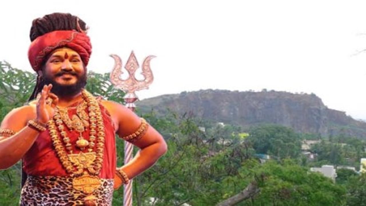 தி.மலையை தொடர்ந்து திரிசூல மலையை ஆக்கிரமித்த நித்தி சீடர்கள் அடித்தே விரட்டிய பொதுமக்கள்!! தி.மலையை தொடர்ந்து திரிசூல மலையை ஆக்கிரமித்த நித்தி சீடர்கள் அடித்தே விரட்டிய பொதுமக்கள்!!