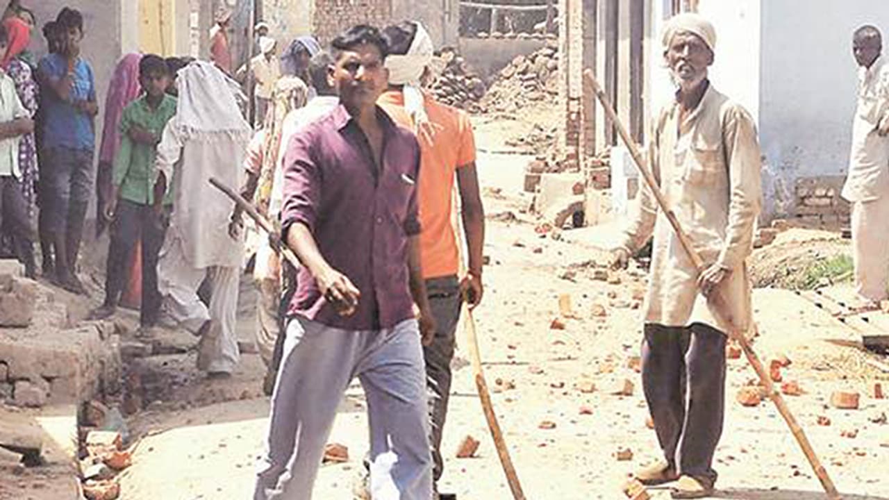 ಸಹರಾನ್ಪುರ ಜಾತಿ ಗಲಭೆ: ಗುಂಡಿನ ದಾಳಿಗೆ ಓರ್ವ ದಲಿತ ಬಲಿ ಸಹರಾನ್ಪುರ ಜಾತಿ ಗಲಭೆ: ಗುಂಡಿನ ದಾಳಿಗೆ ಓರ್ವ ದಲಿತ ಬಲಿ