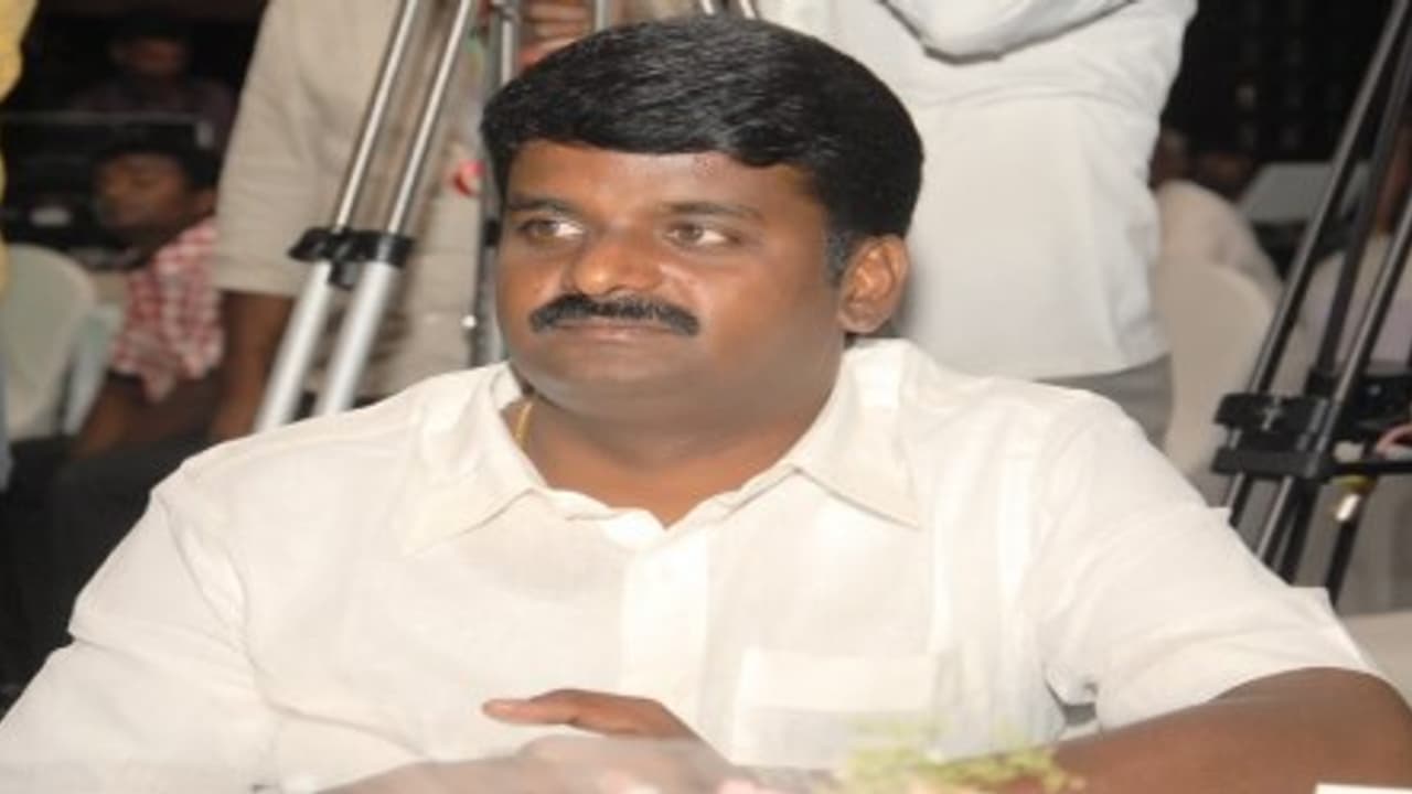 அமைச்சர் விஜயபாஸ்கர் தம்பியிடம் விசாரணை – விடாமல் இறுக்கும் ஐடி…!!! அமைச்சர் விஜயபாஸ்கர் தம்பியிடம் விசாரணை – விடாமல் இறுக்கும் ஐடி…!!!