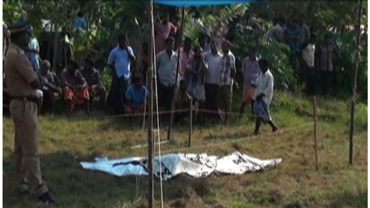 കൊല്ലത്ത് യുവാവിന്റെ മൃതദേഹം കണ്ടെത്തിയത് കൊലപാതകമെന്ന് തെളിഞ്ഞു കൊല്ലത്ത് യുവാവിന്റെ മൃതദേഹം കണ്ടെത്തിയത് കൊലപാതകമെന്ന് തെളിഞ്ഞു