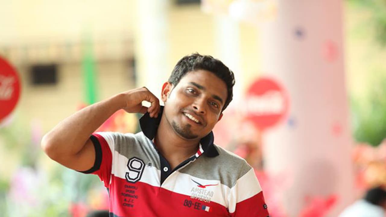 తింటుంటే ప్లేట్ లాగి మెడపట్టి గెంటేశారు : గెటప్ శీను తింటుంటే ప్లేట్ లాగి మెడపట్టి గెంటేశారు : గెటప్ శీను