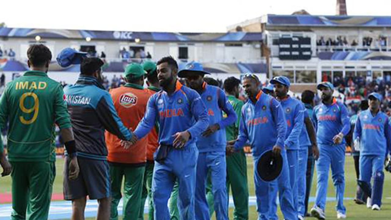 ICC T20 World Cup: ಕೆಲವೇ ಗಂಟೆಯೊಳಗಾಗಿ ಇಂಡೋ ಪಾಕ್ ಪಂದ್ಯದ ಟಿಕೆಟ್ ಸೋಲ್ಡೌಟ್..! ICC T20 World Cup: ಕೆಲವೇ ಗಂಟೆಯೊಳಗಾಗಿ ಇಂಡೋ ಪಾಕ್ ಪಂದ್ಯದ ಟಿಕೆಟ್ ಸೋಲ್ಡೌಟ್..!