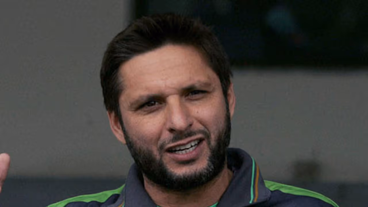 திறமைசாலிகள் பாகிஸ்தானில் மட்டுமே இருப்பதுபோல ஒரு ஆல்டைம் அணி தேர்வு! இதுக்கு அஃப்ரிடி சும்மா இருந்திருக்கலாம்